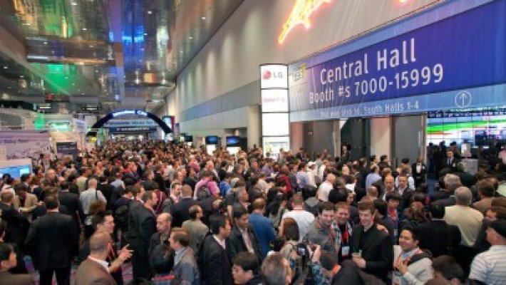 CES 2013: Televizor de 300.000 de dolari, cu diagonala de 2,8 metri